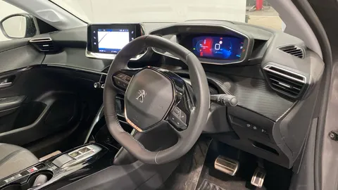 PEUGEOT 208 1.2 PureTech 130 Allure Premium + EAT8