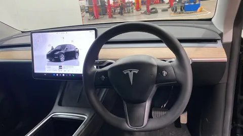 TESLA MODEL Y RWD Auto