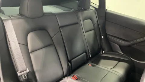 TESLA MODEL Y RWD Auto