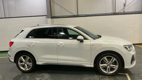 AUDI Q3 35 TFSI S Line S Tronic