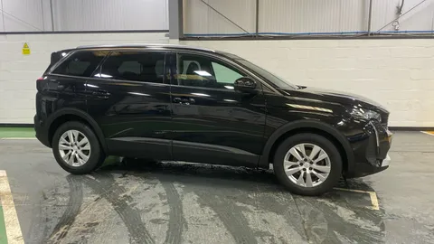 PEUGEOT 5008 1.5 BlueHDi Allure Premium+ EAT8