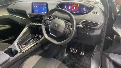 PEUGEOT 5008 1.5 BlueHDi Allure Premium+ EAT8