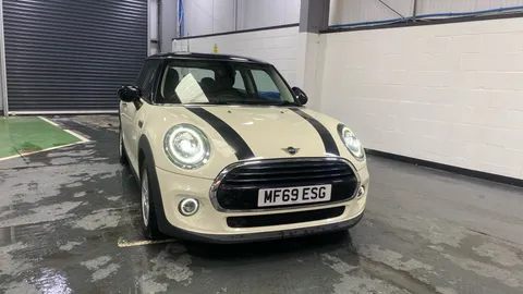 MINI HATCHBACK 1.5 Cooper Classic II [Comfort/Nav Pack]