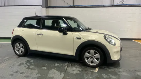 MINI HATCHBACK 1.5 Cooper Classic II [Comfort/Nav Pack]