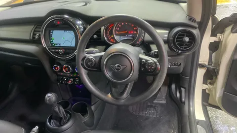 MINI HATCHBACK 1.5 Cooper Classic II [Comfort/Nav Pack]