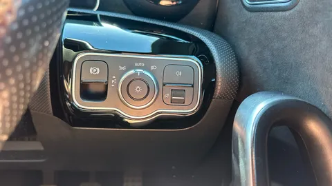 MERCEDES-BENZ A CLASS A180 AMG Line Executive