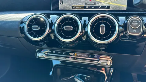 MERCEDES-BENZ A CLASS A180 AMG Line Executive