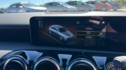 MERCEDES-BENZ A CLASS A180 AMG Line Executive