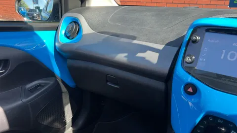 TOYOTA AYGO 1.0 VVT-i X-Trend x-shift