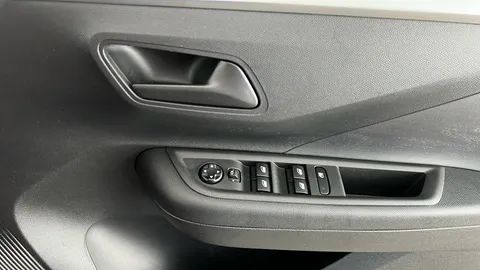 VAUXHALL FRONTERA 83kW Design 44kWh Auto