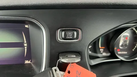 Volvo V40 T3 [152] R DESIGN Edition 5dr