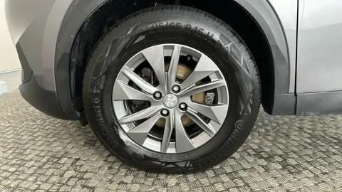 Peugeot 2008 1.2 PureTech Active Premium+