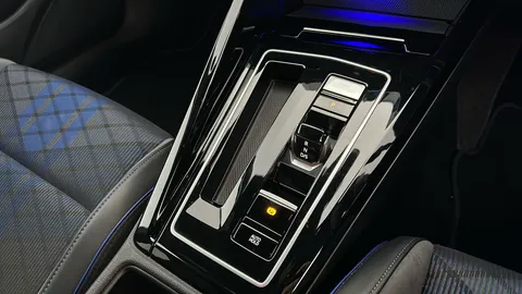 Volkswagen Golf 2.0 TSI 320 R 4Motion DSG