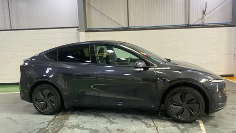 Tesla                     Model Y RWD Auto