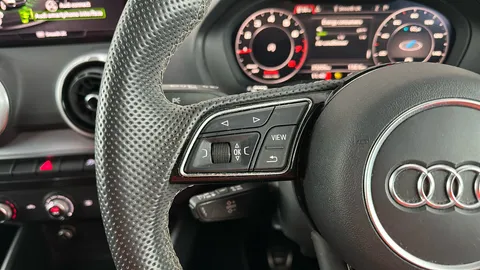 AUDI Q2 30 TFSI Black Edition