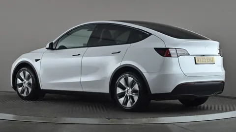Tesla                     Model Y Long Range AWD Auto