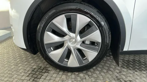 Tesla                     Model Y Long Range AWD Auto