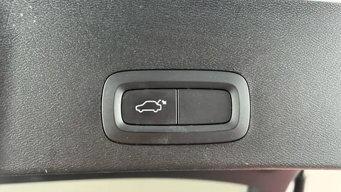 VOLVO XC40 2.0 T4 R DESIGN AWD Geartronic