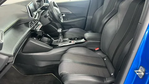 PEUGEOT 2008 1.2 PureTech 130 GT