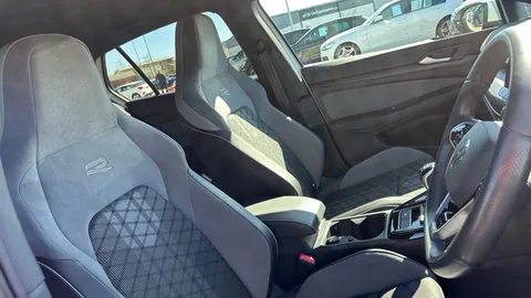 Volkswagen Golf 1.5 TSI R-Line