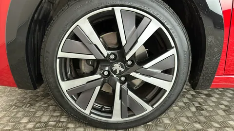 PEUGEOT 208 1.2 PureTech 100 GT