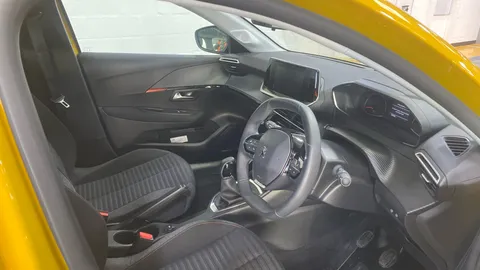 PEUGEOT 208 1.2 PureTech Active Premium +