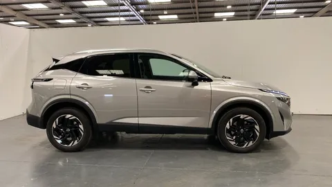 NISSAN QASHQAI 1.3 DiG-T MH N-Connecta
