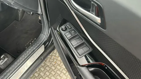 TOYOTA C-HR 1.8 Hybrid Design CVT