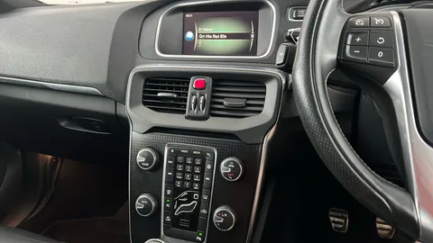 VOLVO V40 T3 [152] R DESIGN Edition