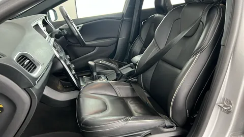 VOLVO V40 T3 [152] R DESIGN Edition