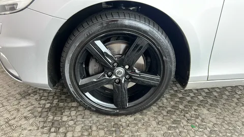 VOLVO V40 T3 [152] R DESIGN Edition