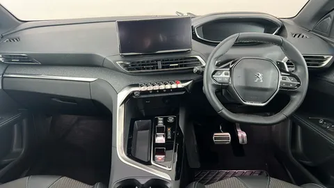 PEUGEOT 5008 1.2 PureTech Allure Premium+ EAT8
