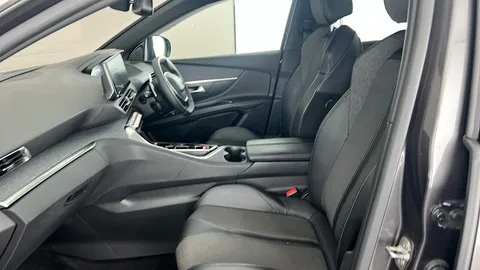 PEUGEOT 5008 1.2 PureTech Allure Premium+ EAT8
