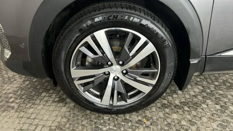 PEUGEOT 5008 1.2 PureTech Allure Premium+ EAT8