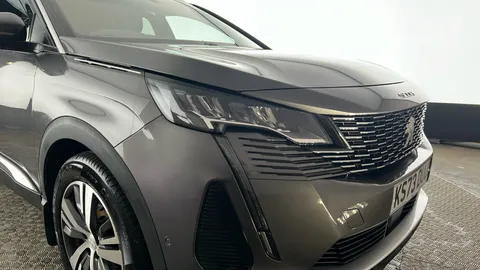 PEUGEOT 5008 1.2 PureTech Allure Premium+ EAT8