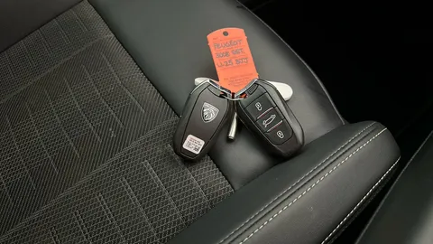 PEUGEOT 3008 1.2 Hybrid 136 GT e-DSC6