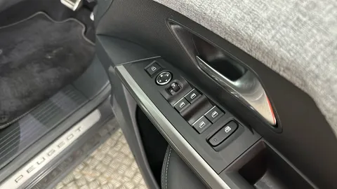 PEUGEOT 3008 1.2 Hybrid 136 GT e-DSC6