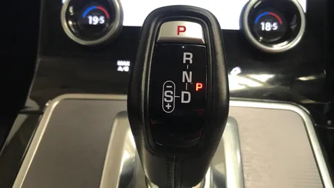 LAND ROVER RANGE ROVER EVOQUE 1.5 P300e SE Auto