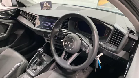 AUDI A1 30 TFSI 110 Technik S Tronic