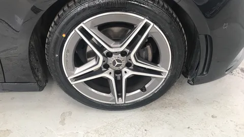 MERCEDES-BENZ A CLASS A180 AMG Line Executive