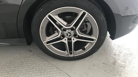 MERCEDES-BENZ A CLASS A180 AMG Line Executive