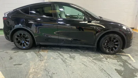 Tesla                     Model Y Long Range AWD 5dr Auto