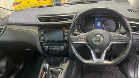 Nissan Qashqai 1.3 DiG-T N-Motion 5dr
