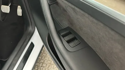 TESLA MODEL Y Performance AWD Auto