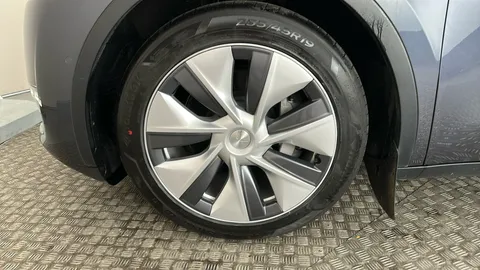 TESLA MODEL Y Long Range AWD Auto