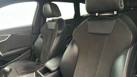 AUDI A4 35 TFSI S Line