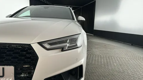 AUDI A4 35 TFSI S Line