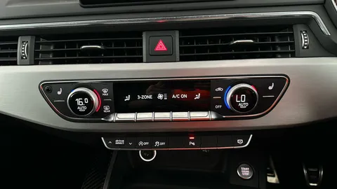 AUDI A4 35 TFSI S Line