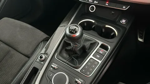 AUDI A4 35 TFSI S Line