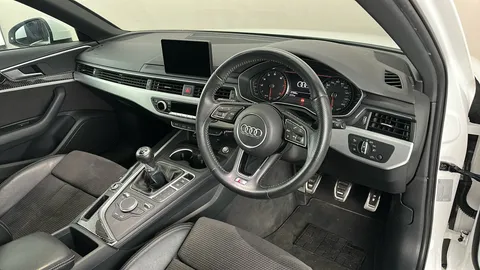 AUDI A4 35 TFSI S Line